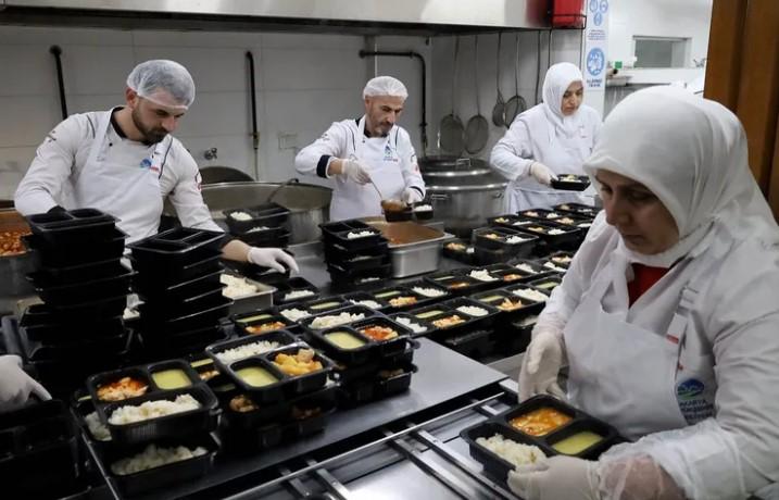 Sakarya Büyükşehir, Bayram Bereketini İhtiyaç Sahipleriyle Paylaşıyor Sakarya Büyükşehir, Bayram Bereketini İhtiyaç Sahipleriyle Paylaşıyor