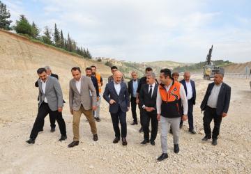 Vali Varol, Besni’de çevre yolunda incelemede bulundu