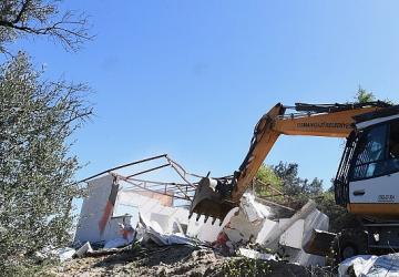 25 kaçak yapı yıkıldı
