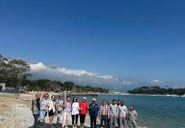 Kemer'de yabancı uyruklu kadınlardan temizlik faaliyeti