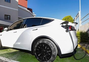 Elektrikli araç şarj istasyonları ile 1400 ağaca bedel temiz enerji