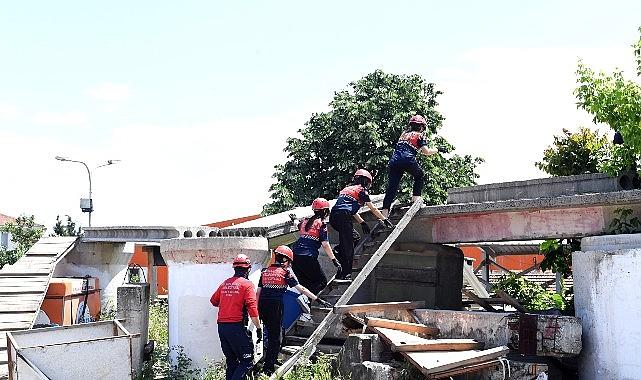 Osmangazi Belediyesi'nden öğrencilere arama kurtarma eğitimi Osmangazi Belediyesi'nden öğrencilere arama kurtarma eğitimi