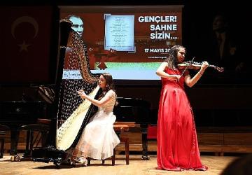 AASSM'de sahne gençlerin