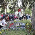Karşıyaka'da binler Zübeyde Anne'ye koştu!