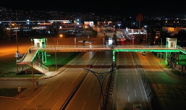 Kocaeli'nde üst geçitler yeşile büründü Kocaeli'nde üst geçitler yeşile büründü