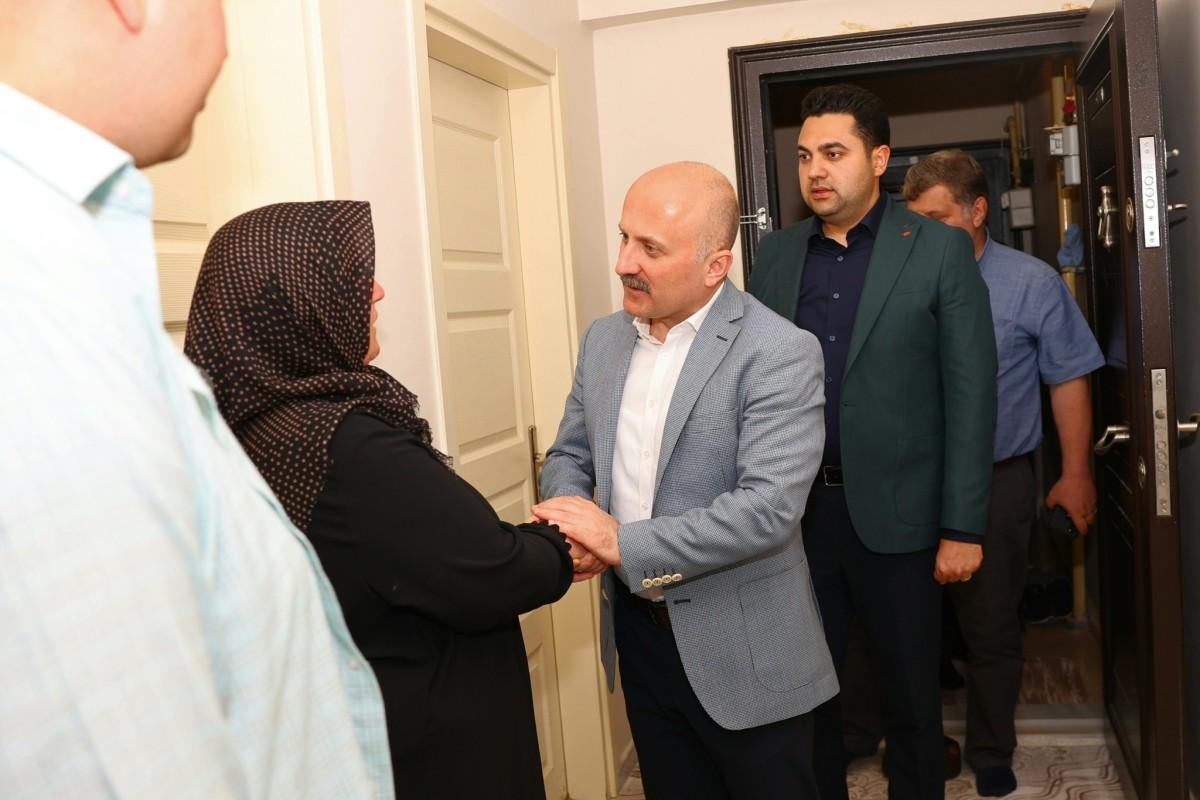 Vali Osman Varol, Şehit Özer Salik’in ailesini ziyaret etti Vali Osman Varol, Şehit Özer Salik’in ailesini ziyaret etti