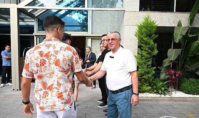 Başkan Topaloğlu'ndan öğrencilere motivasyon yemeği Başkan Topaloğlu'ndan öğrencilere motivasyon yemeği