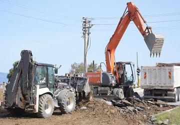 Burhaniye Belediyesi Fen İşleri Ekipleri Çalışmalarını Sürdürüyor