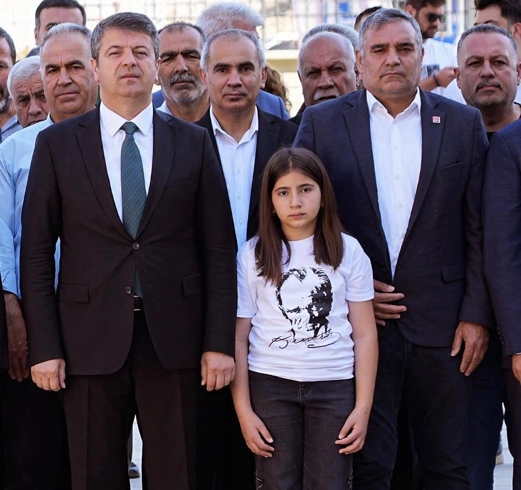 Adıyaman’da CHP Üyeleri Atatürk anıtına çelenk bıraktı Adıyaman’da CHP Üyeleri Atatürk anıtına çelenk bıraktı