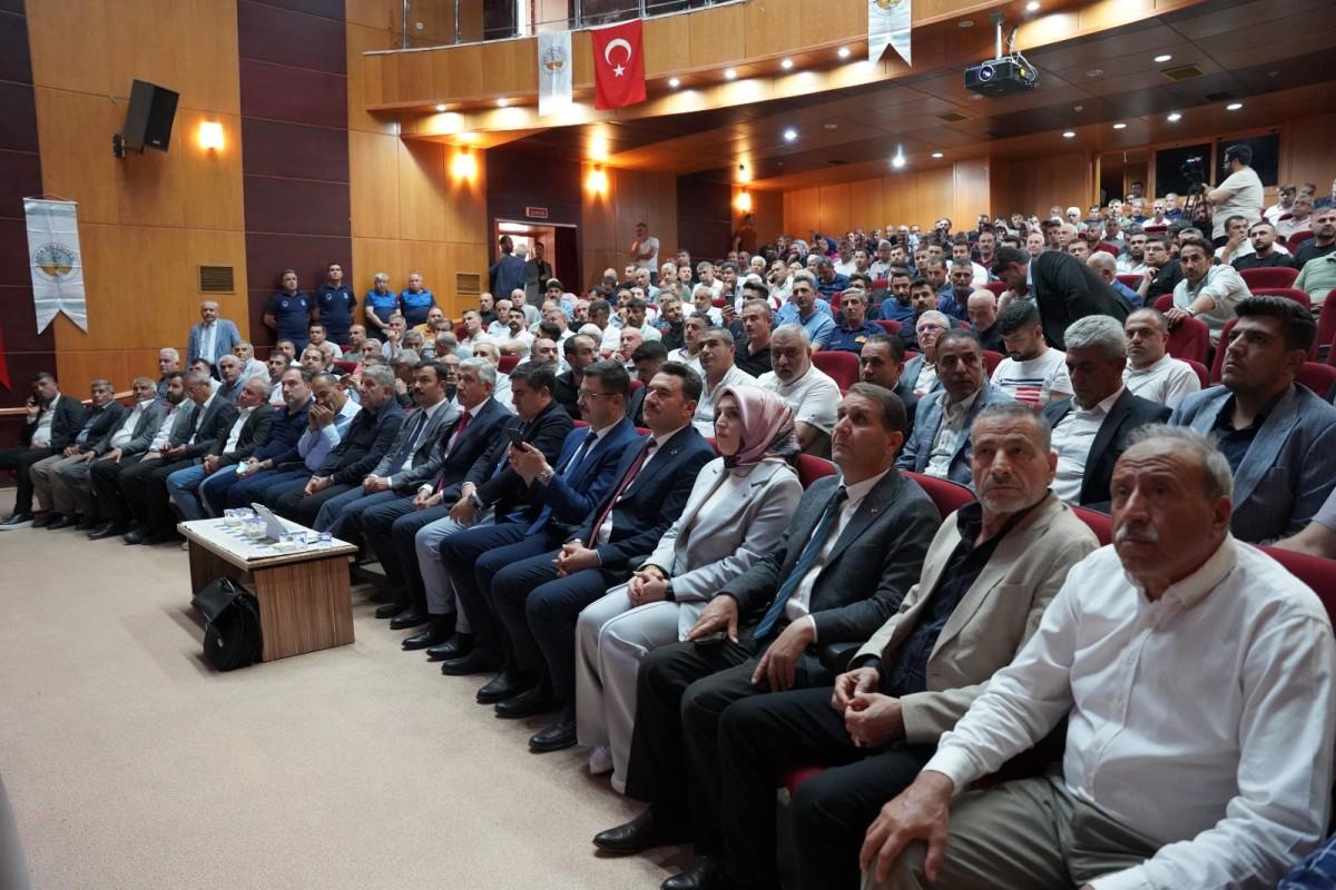 Kahta Belediyesi’nden eski çarşı için kentsel dönüşüm bilgilendirme toplantısı Kahta Belediyesi’nden eski çarşı için kentsel dönüşüm bilgilendirme toplantısı