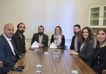 ​Konak'ta imzalar sanat için atıldı