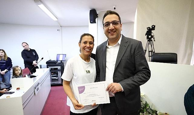Balçova'da kursiyer annelere sertifika Balçova'da kursiyer annelere sertifika