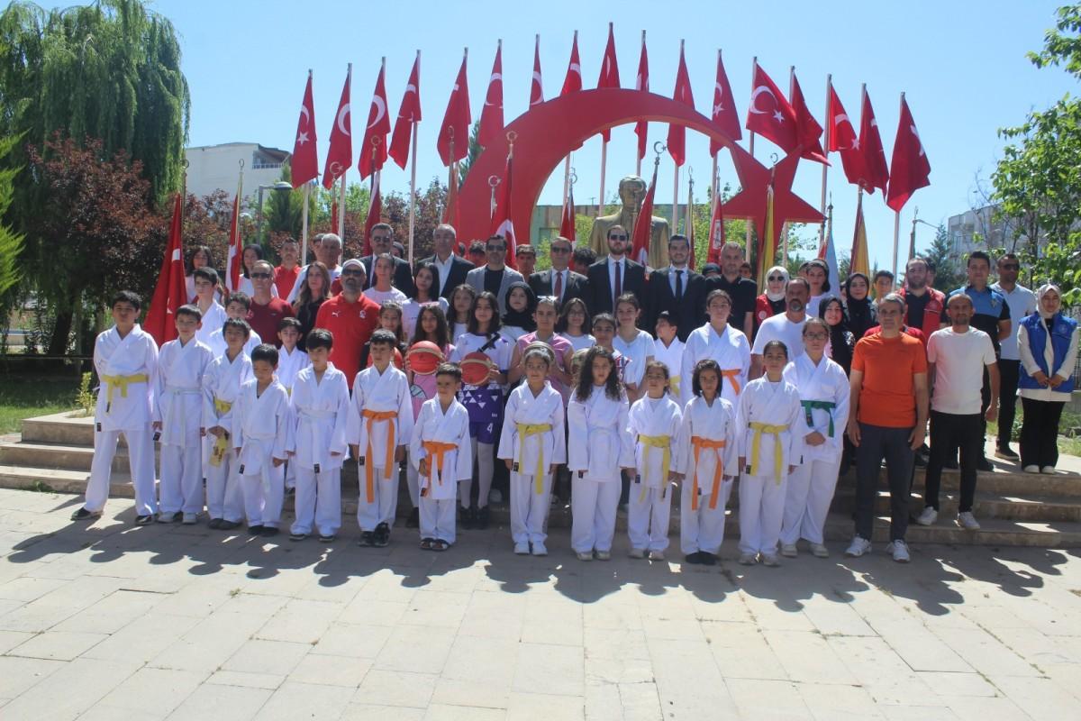 Kahta’da 19 Mayıs coşkuyla kutlandı Kahta’da 19 Mayıs coşkuyla kutlandı