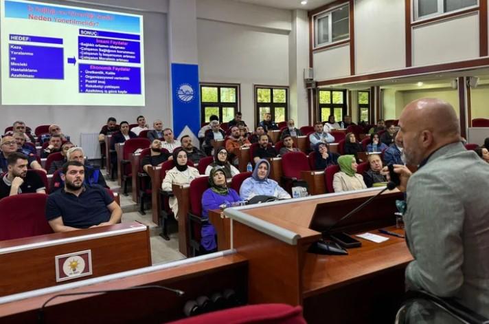 Sakarya Büyükşehir Belediyesi’nden Personeline İş Güvenliği Eğitimi Sakarya Büyükşehir Belediyesi’nden Personeline İş Güvenliği Eğitimi