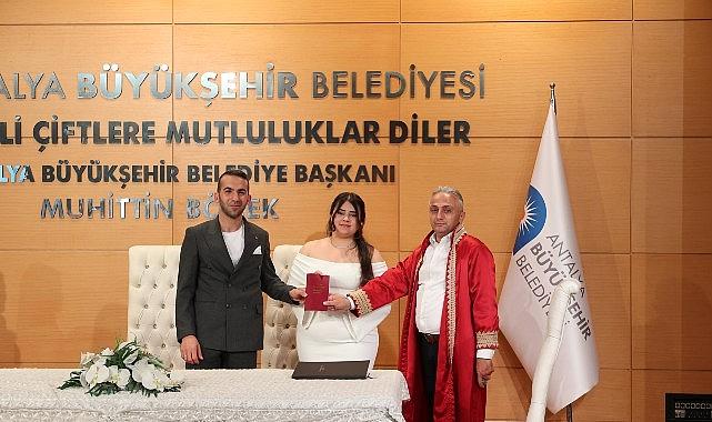 Antalya Büyükşehir Belediyesi nikah salonunda “05.05.2025" yoğunluğu Antalya Büyükşehir Belediyesi nikah salonunda “05.05.2025" yoğunluğu