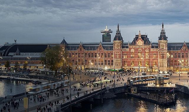 6 Bölümden Oluşan '7/24: Amsterdam Tren İstasyonu' 12 Mayıs Pazartesi 22.00'de Başlıyor