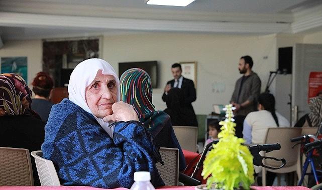 Anneler Günü'nde Huzurevi Sakinlerine Sürpriz Ziyaret Anneler Günü'nde Huzurevi Sakinlerine Sürpriz Ziyaret