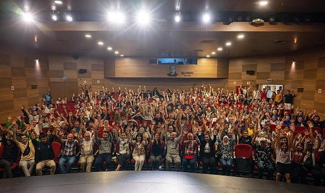 Büyükşehir'den işitme engellilere özel film gösterimi Büyükşehir'den işitme engellilere özel film gösterimi