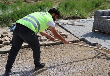 Kartepe Belediyesi'nden Acısu'da Kapsamlı Parke Tamiratı