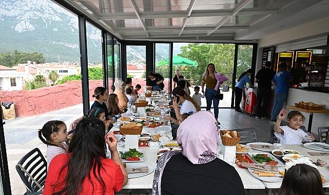 Öğretmenlerden Tepe Parkı'nda Anneler Günü etkinliği