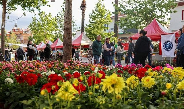 Bayındır 26. Uluslararası Çiçek Festivali'nin ilk Günü Dolu Dolu Geçti Bayındır 26. Uluslararası Çiçek Festivali'nin ilk Günü Dolu Dolu Geçti