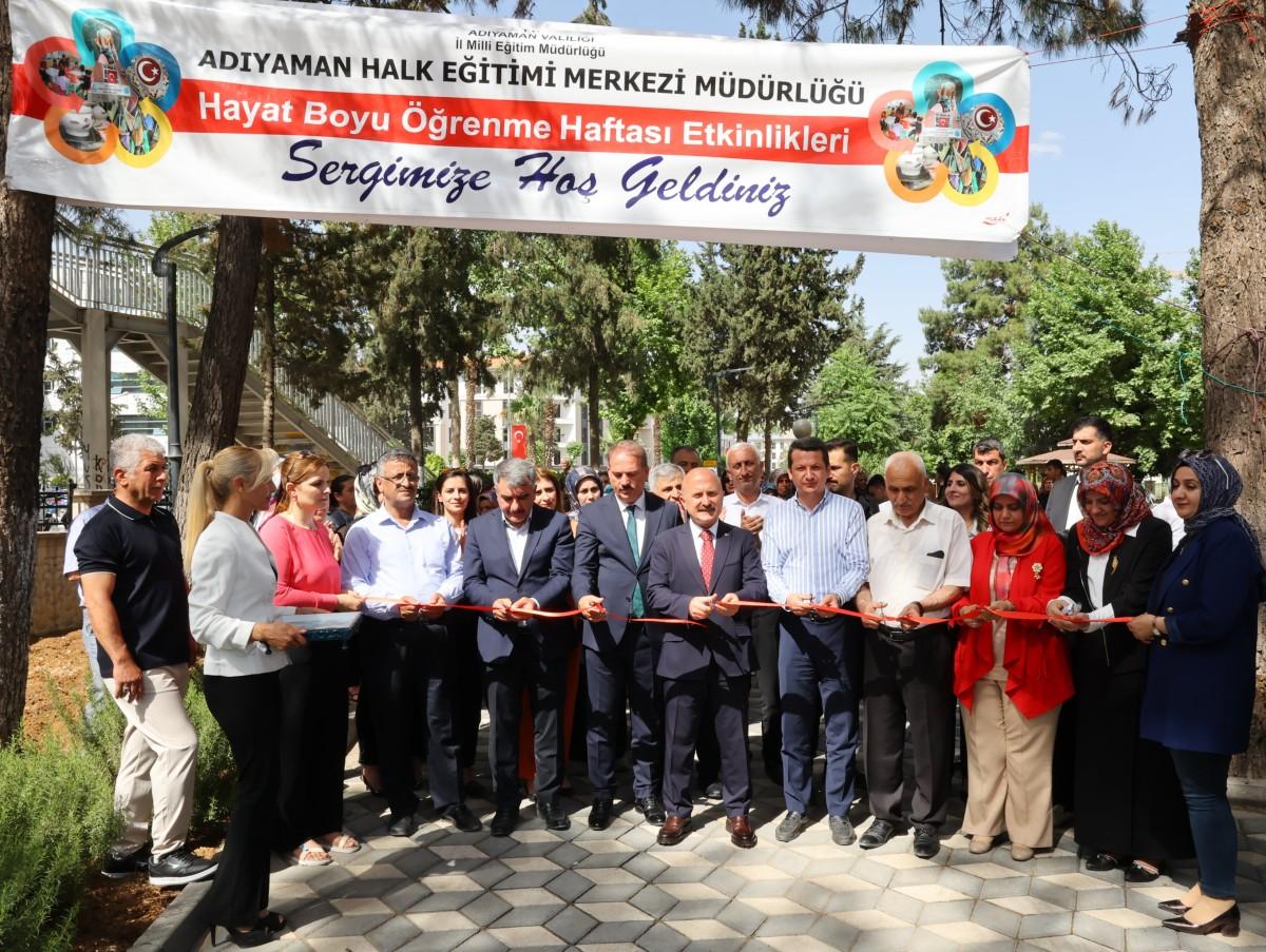 Adıyaman’da ‘Hayat Boyu Öğrenme Sergisi’ açıldı: El emeği göz nuru eserler büyük beğeni topladı - Videolu Haber Adıyaman’da ‘Hayat Boyu Öğrenme Sergisi’ açıldı: El emeği göz nuru eserler büyük beğeni topladı - Videolu Haber
