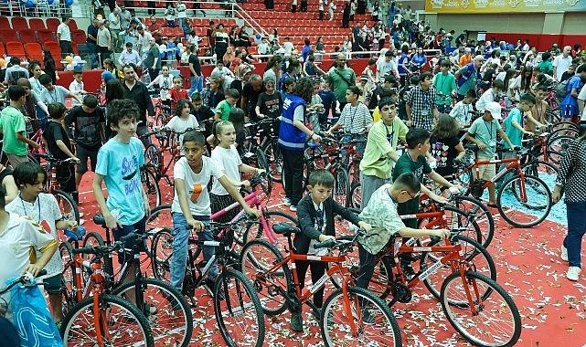 Canik'te Camiler Çocuklarla, Çocuklar Hediyelerle Buluşuyor!