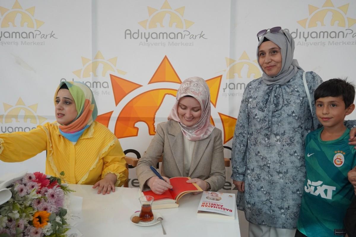 Adıyaman Park AVM’de kitap fuarı: Hatice Kübra Tongar Adıyamanlı okurlarıyla buluştu - Videolu Haber