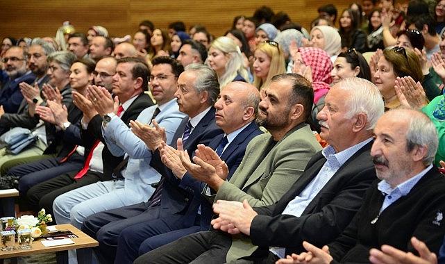 "Mikrofon 10'larda"da Genç Sesler Yeteneklerini Konuşturdu "Mikrofon 10'larda"da Genç Sesler Yeteneklerini Konuşturdu