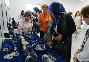 NİLSEM'de eğitim alan kadınların el becerileri beğeni topladı