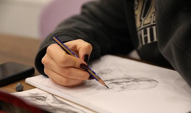 İBB Gençlik Ofislerinde Yeni Eğitim Dönemi Başlıyor İBB Gençlik Ofislerinde Yeni Eğitim Dönemi Başlıyor