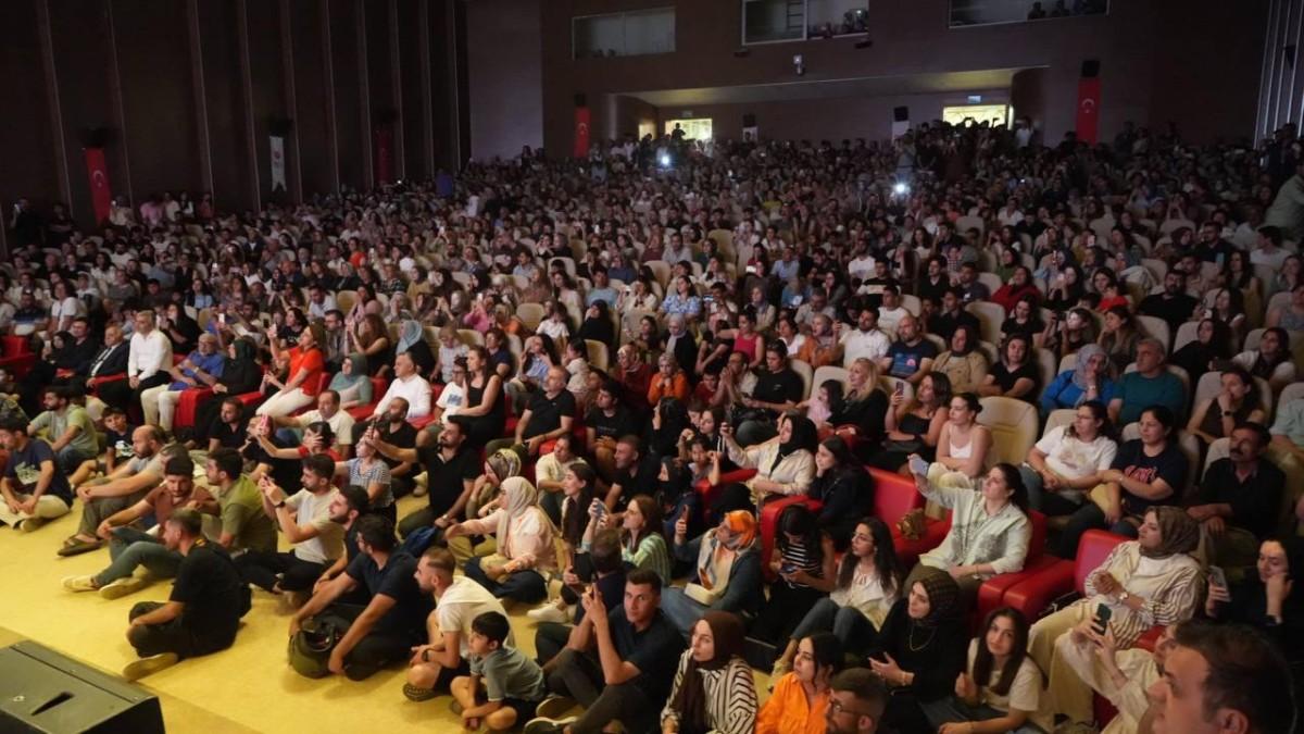Musa Eroğlu’ndan Adıyaman’da unutulmaz konser - Videolu Haber Musa Eroğlu’ndan Adıyaman’da unutulmaz konser - Videolu Haber