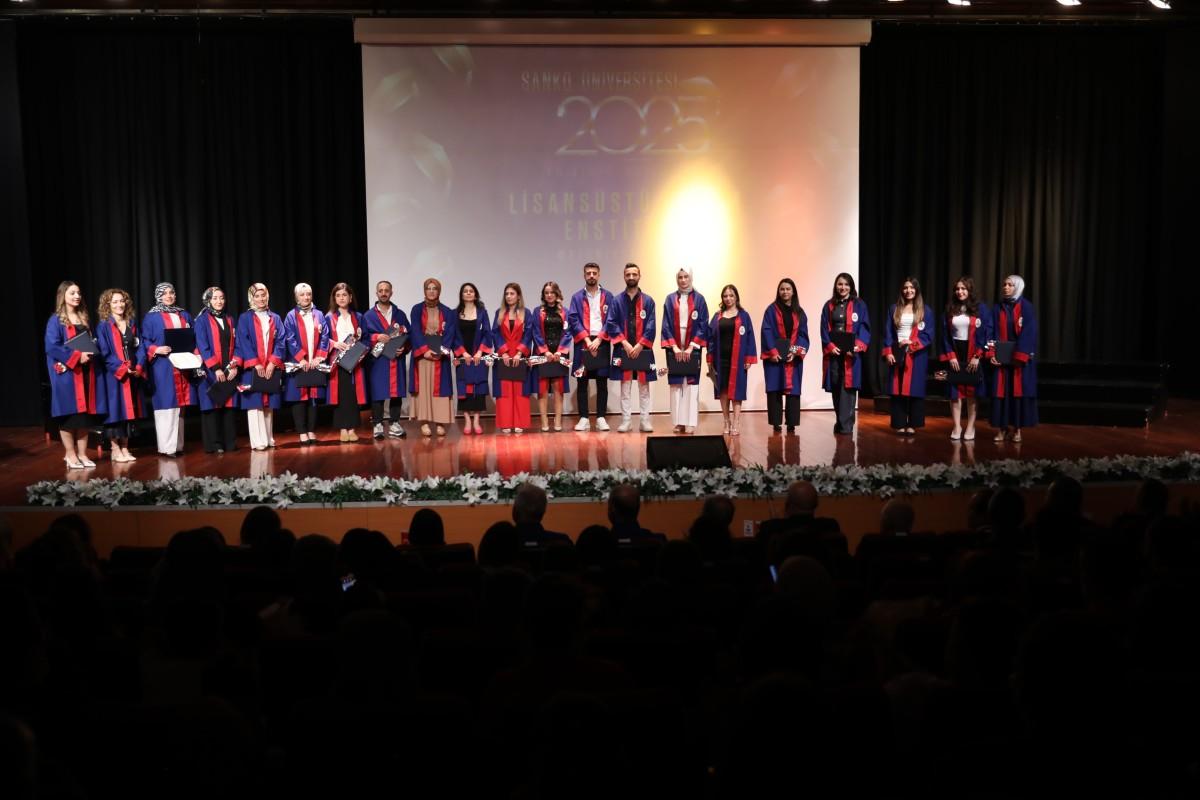 SANKO Üniversitesi’nde mezuniyet coşkusu SANKO Üniversitesi’nde mezuniyet coşkusu