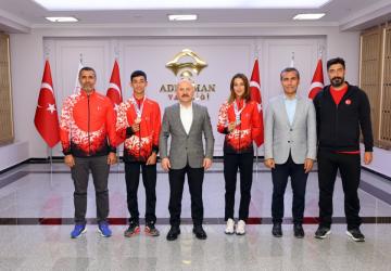 Vali Varol, Balkan şampiyonlarını ödüllendirdi