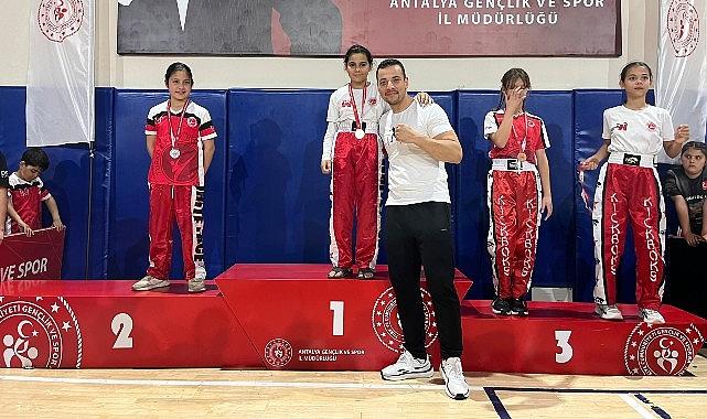 Belediye kick boks sporcularından büyük başarı Belediye kick boks sporcularından büyük başarı