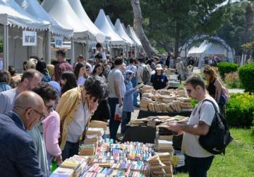 Hafta Sonu İZKİTAP’a Kitapseverlerden Yoğun İlgi