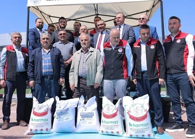 Kayseri’de Üreticiye 238 Bin Tonluk Tohum Desteği Kayseri’de Üreticiye 238 Bin Tonluk Tohum Desteği
