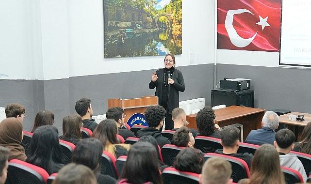Burhaniye Belediyesi'nden şiddete karşı farkındalık Burhaniye Belediyesi'nden şiddete karşı farkındalık