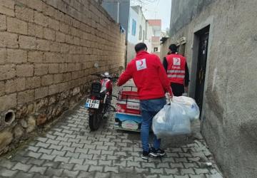 Mardin Kızılay, 420 Aileye Bayram Hediyesi Dağıttı