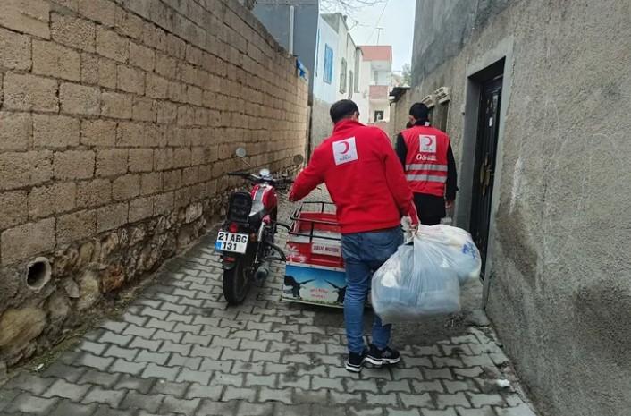 Mardin Kızılay, 420 Aileye Bayram Hediyesi Dağıttı Mardin Kızılay, 420 Aileye Bayram Hediyesi Dağıttı