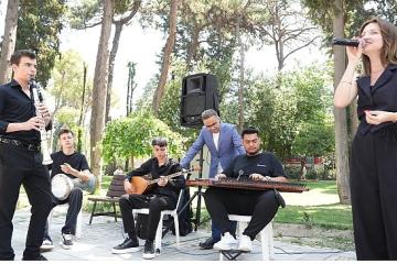 İzmir'de Kitap Coşkusu: Küçük Eller Sahneye Çıktı