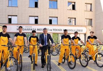 ETi Sarı Bisiklet Verdiği Sözü Tuttu: Meslek Lisesi Öğrencileri 200 Bisikleti Sıfırdan Üretti