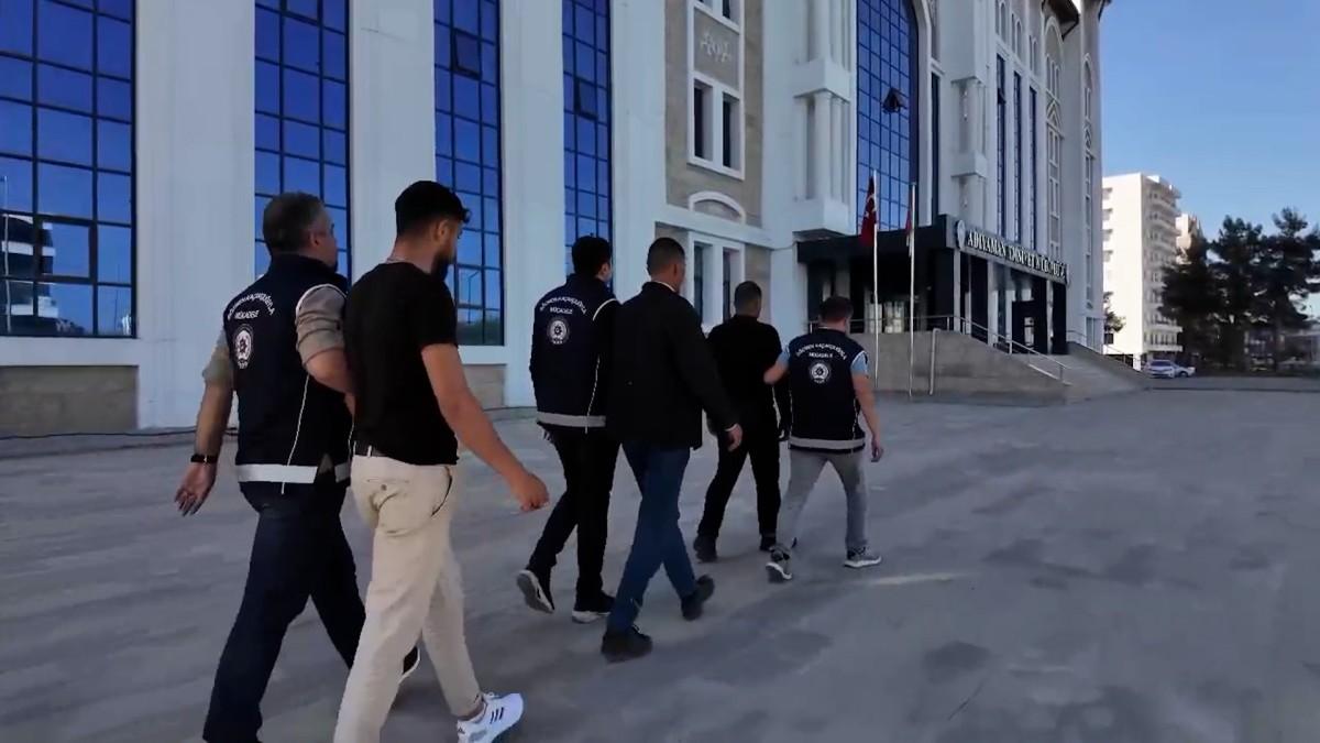 Adıyaman’da düzensiz göçmenler sınır dışı edildi - Videolu Haber Adıyaman’da düzensiz göçmenler sınır dışı edildi - Videolu Haber