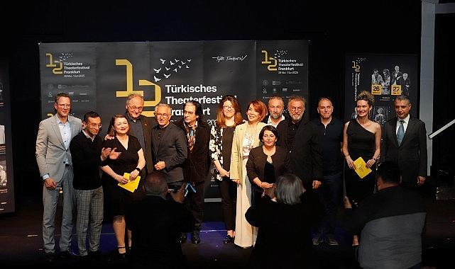 Şehir Tiyatroları “Yenilmez" Oyunuyla Frankfurt Seyircisiyle Buluştu