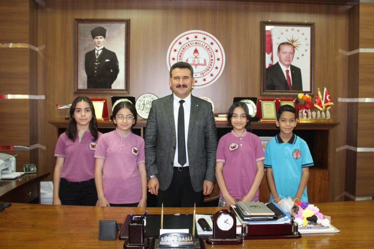 Kahta'da dört öğrenci Türkiye birincisi oldu Kahta'da dört öğrenci Türkiye birincisi oldu