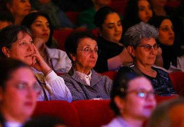 Aktif Yaşlı Merkezi tiyatrocuları sahnede parladı