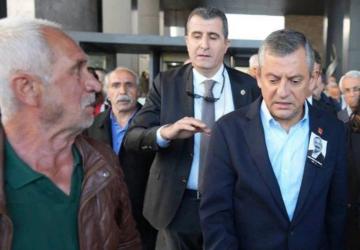 CHP Lideri Özgür Özel'e yumruklu saldırı: Zanlının şok geçmişi ve ilk ifadesi ortaya çıktı