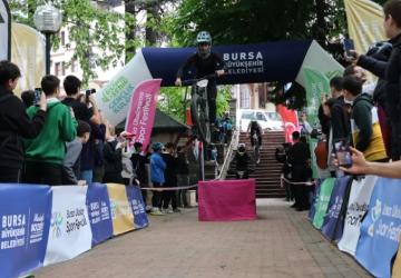 Bursa'da Adrenalin Dolu 'Urban Downhill' Yarışı Büyük Beğeni Topladı!