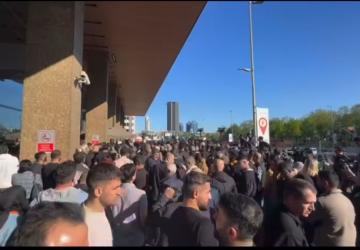 Mehmet Metiner, Sırrı Süreyya Önder’in vefat ettiği hastane önünde yuhalandı - Videolu Haber