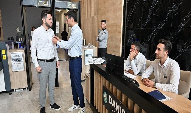 Başkan Zeyrek'ten Sağlık Çalışanlarına Destek Açıklaması Yapıp Çağrıda Bulundu